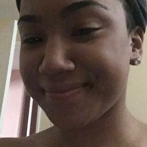 Meet your Posher, Cynthia